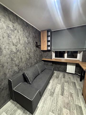 Прикордонника Лазаренка вул., 8