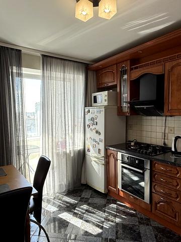 Коломийська вул., 16