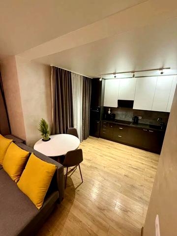 Драгоманова вул., 10