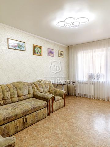 Академіка Єфремова вул. (Командарма Уборевича), 3