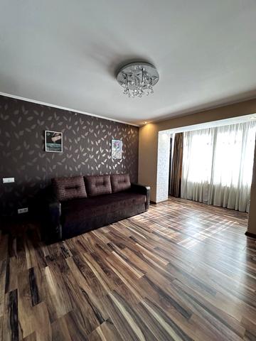 Ніжинська вул., 9