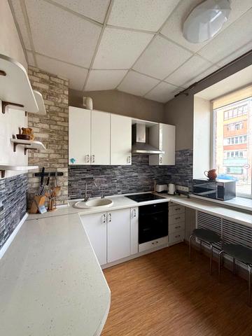 Героїв Майдану вул. (Театральна), 42/1