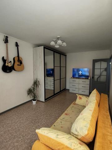 Князя Володимира Великого просп., 151/4