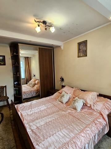 Варшавська вул., 68