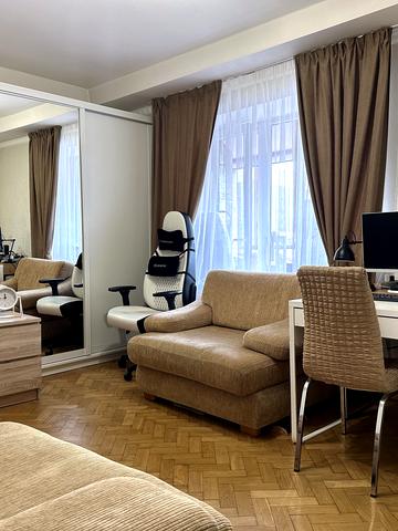 Володимиро-Либідська вул., 16