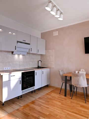 Євгена Коновальця вул., 2