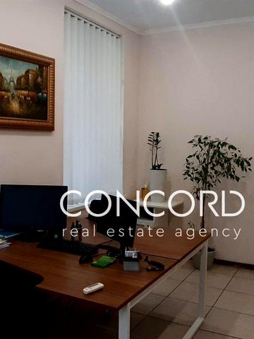 Михайлівська вул., 16-Б