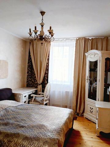 Хотинська вул., 12