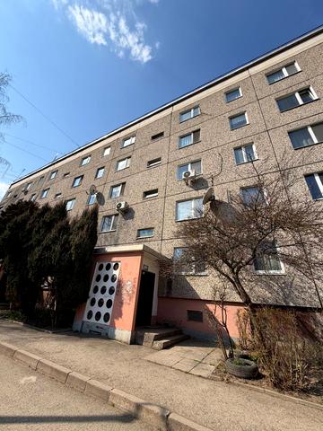 Тролейбусна вул., 8