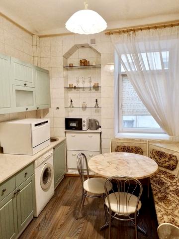 Мала Житомирська вул., 20