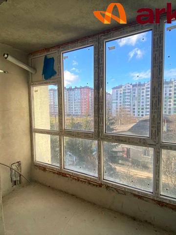 Василя Стуса вул., 42