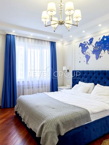 Саперно-Слобідська вул., 8