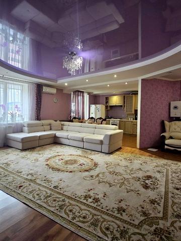 Академіка Ющенка вул., 18