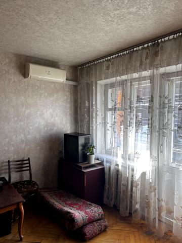 Набережно-Хрещатицька вул., 11