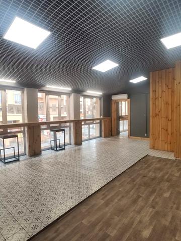 Валерія Лобановського вул., 30