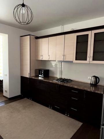 Володимирська вул., 90