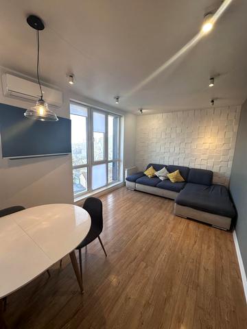 Вячеслава Липинського вул. (), 28