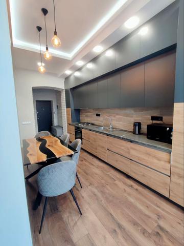 Івана Франка вул., 73