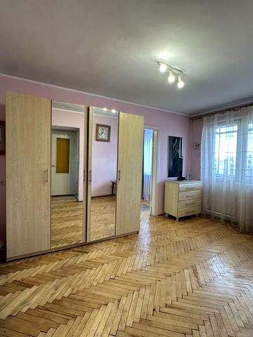 Пасічна вул., 42