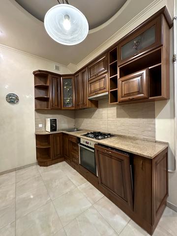 Шептицьких вул., 30