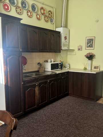 Театральна вул., 7
