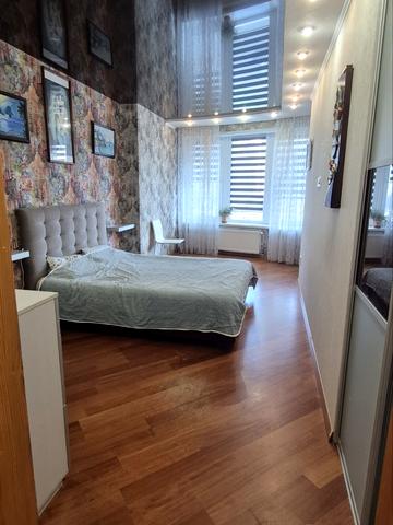 Дніпровська набережна вул., 26