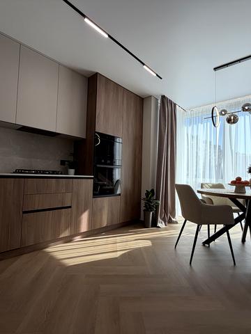 Степана Бандери вул., (Будинок 4)