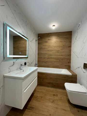 Романа Шухевича вул., 5