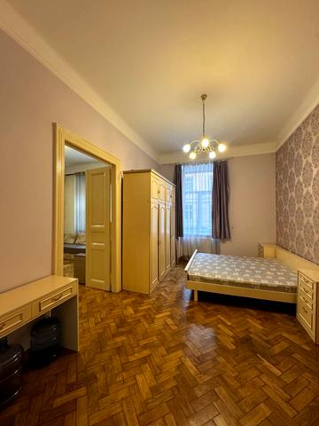 Миколи Леонтовича вул., 5