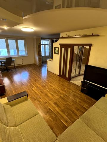 Раїси Окіпної вул., 4