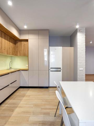 Максима Рильського вул., 14