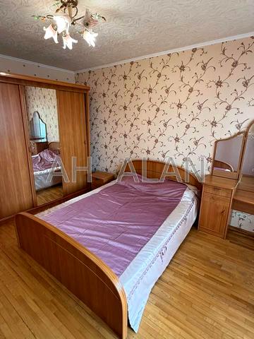 Вишняківська вул., 7-Б