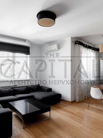 Дніпровська набережна вул., 19