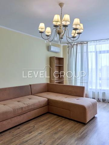 Миколи Ушакова вул., 1-Б