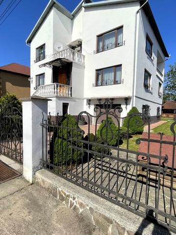 Костя Левицького вул., 11