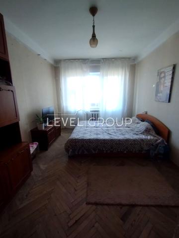 Братиславська вул., 4