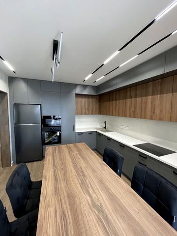 Саперно-Слобідська вул., 8