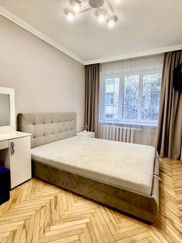 Тютюнників вул. (), 32