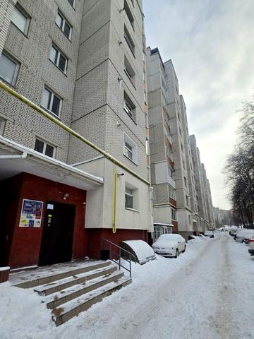 Інститутська вул., 8/2