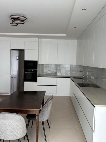 Воскресенська вул., 18