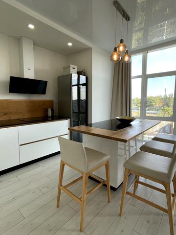 Мостобудівників вул., 17