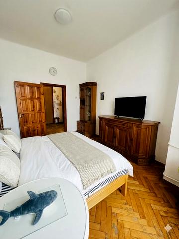 Верховної Ради бульв., 13