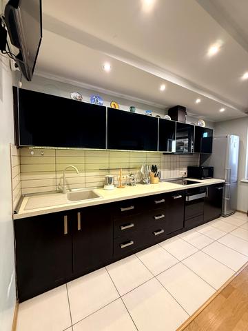 Дніпровська набережна вул., 23