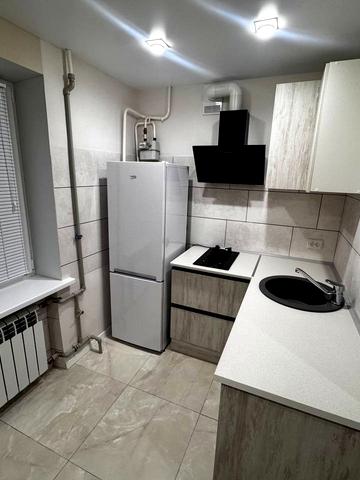 Універсальна вул., 29