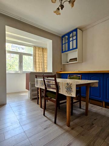 Героїв просп., 20