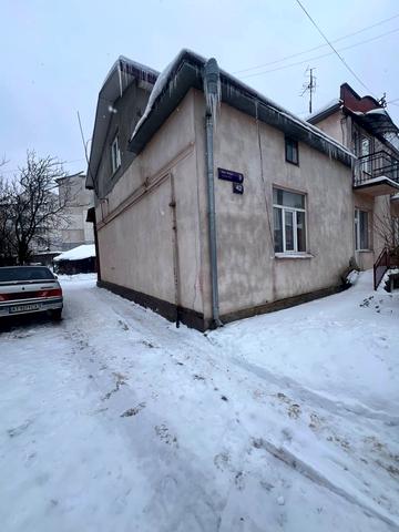Миру вул., 42