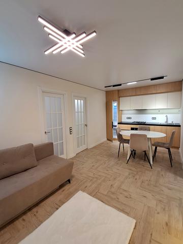 Київська вул., 8-А