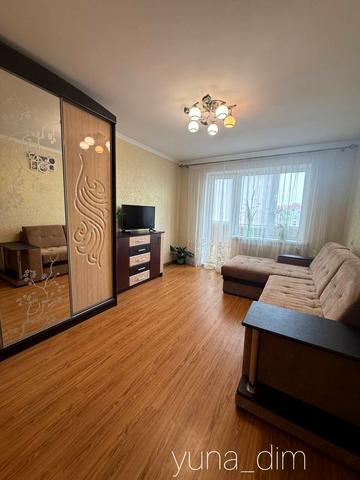 Михайла Грушевського, 83