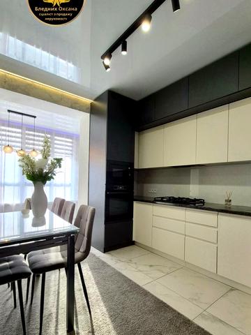 Свободи вул., 1-С