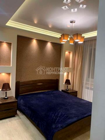 Професора Отамановського вул., 25